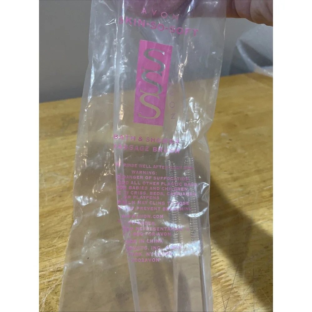 AVON Skin So Soft  Bath‎ & Shower Massage Brush, Curved Handle NOS Vtg